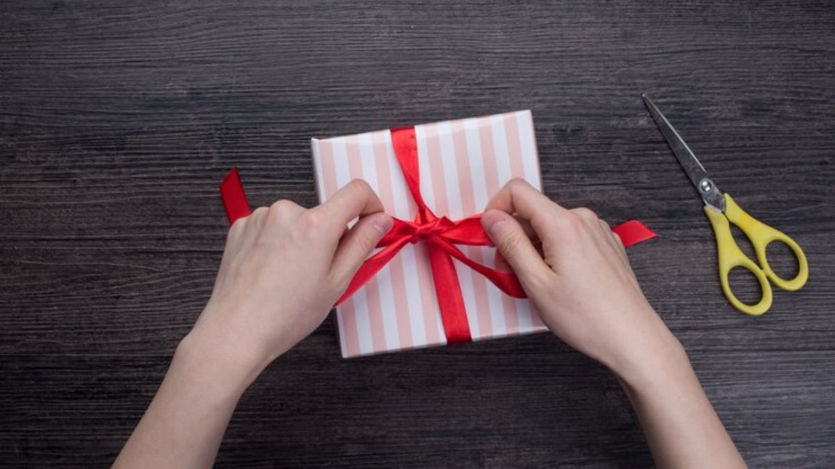 Paper Ribbons How to Make a Paper Ribbon for Gifts